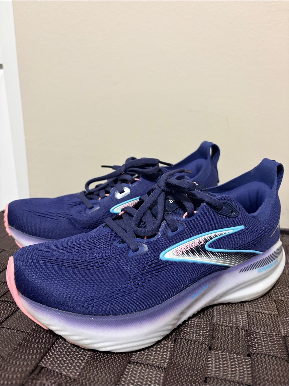 Brooks Glycerin 22 Navy Athletic Running Shoes with Pink and Light Blue Accents